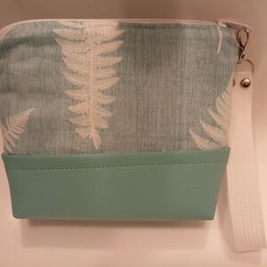New Clutch Wristlet Bag Tropical Leaf Aqua White Pouch cosmetics case Wristlet